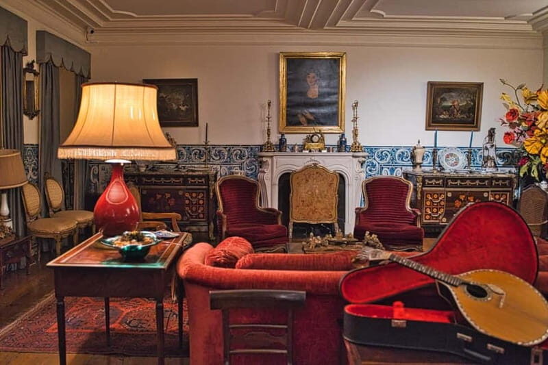Lisbon Fado Tour: A Magical Tour through Portuguese History - Authenticity and the Guide’s Role