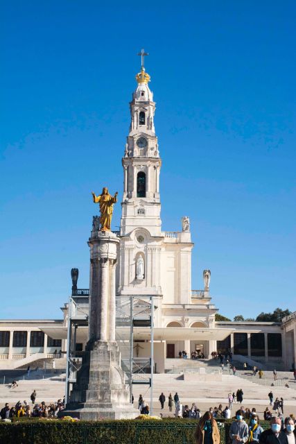 Lisbon: Fatima, Aljustrel, Nazare, and Obidos All Day Trip - Witnessing Nazares Stunning Coastline