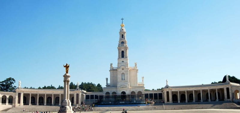 Lisbon: Fátima, Nazaré and Óbidos Full-Day Tour - Nazaré: Portugal’s Coastal Treasure