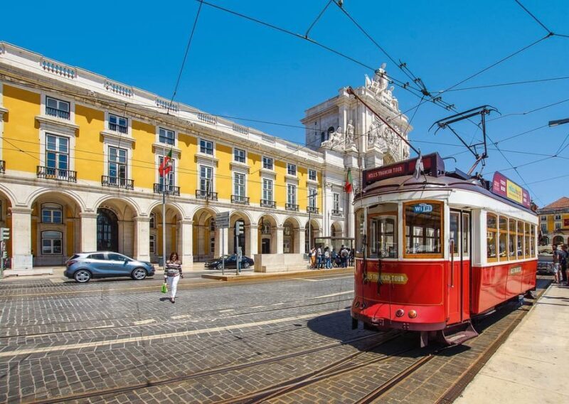 Lisbon: Guided Eco Tuk Tuk sightseeing tour - The Experience of a Guided Tuk Tuk