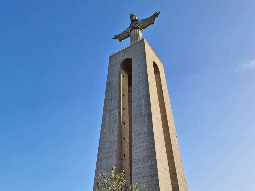 Lisbon: Guided Setúbal History and Fish Market Tour - Tour Description