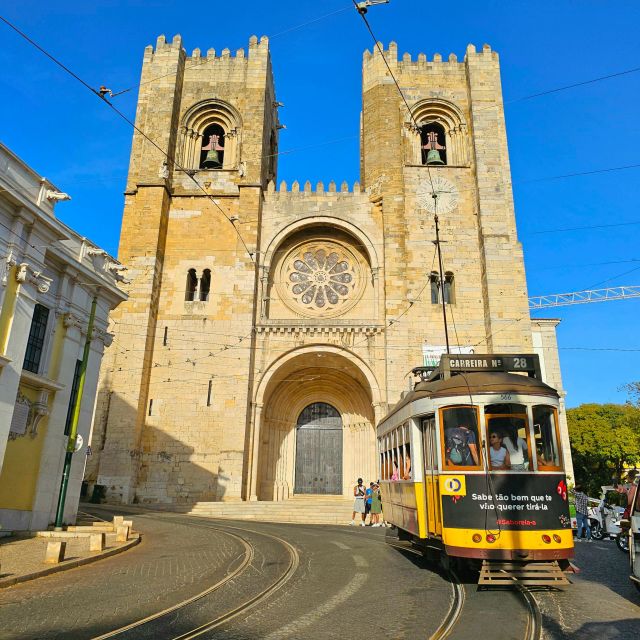 Lisbon: Guided Tuk-Tuk Tour Alfama and history - Key Points