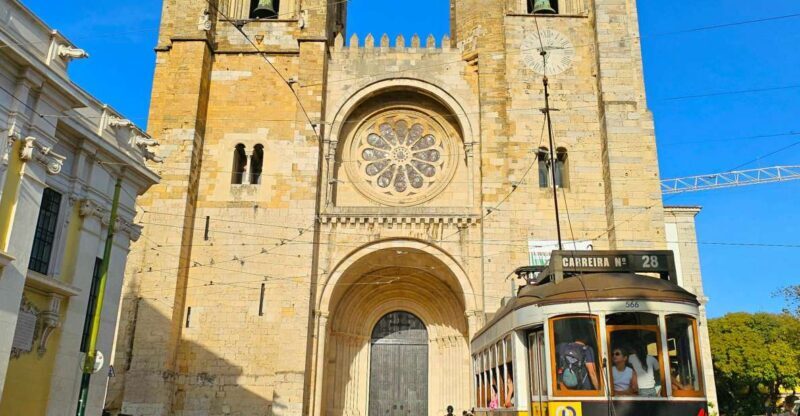 Lisbon: Guided Tuk-Tuk Tour Alfama and history - In The Sum Up