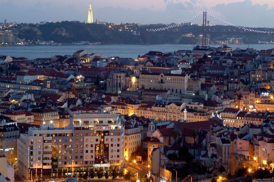 Lisbon: Half-Day Night Group Tour W/ Fado Dinner Show - Explore Beléms Monuments