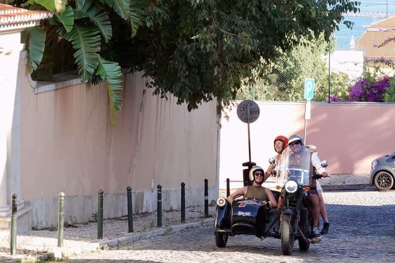 Lisbon : Historic Motorcycle Side-car Tour 1H - Who Will Love This Experience?