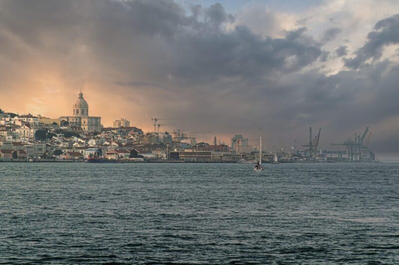 Lisbon: Lost Places & Streetart-Tour for Photographer - The Sum Up