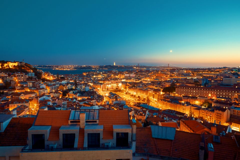 Lisbon: Luxury Fado Tour With Dinner Included - Alfama Neighborhood and Landmarks