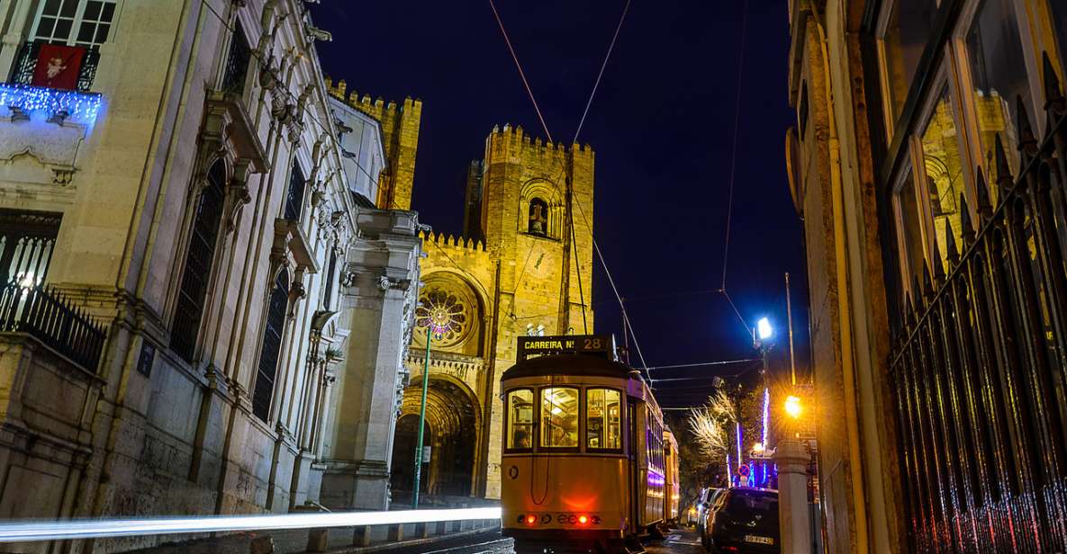 Lisbon: Luxury Fado Tour With Dinner Included - Pickup and Drop-off Service