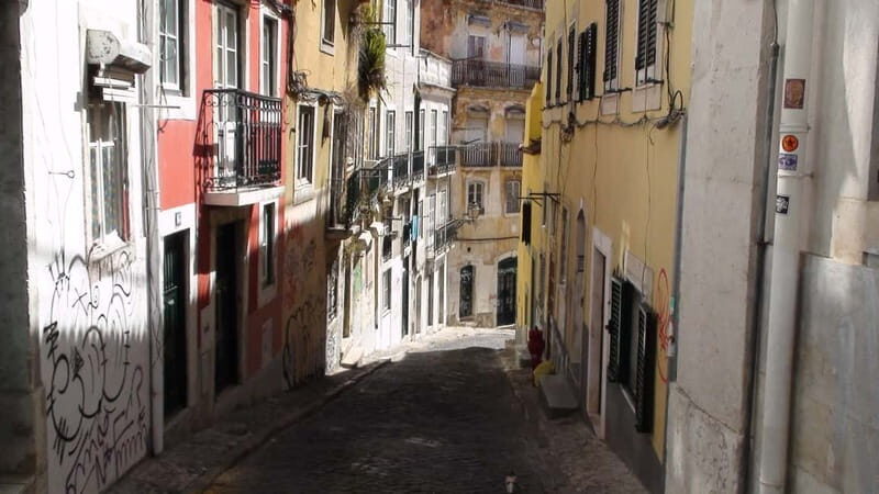 Lisbon: Off the beaten path Downtown Walk with a Local - Exploring Lisbon’s Hidden Corners: A Local’s Perspective