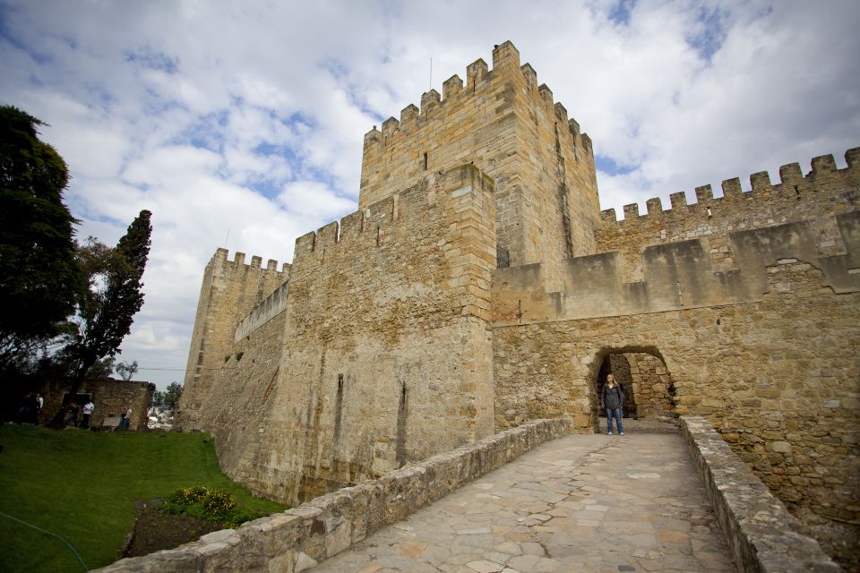 Lisbon Old City a Self-Guided Audio Tour in English - Key Attractions to Explore