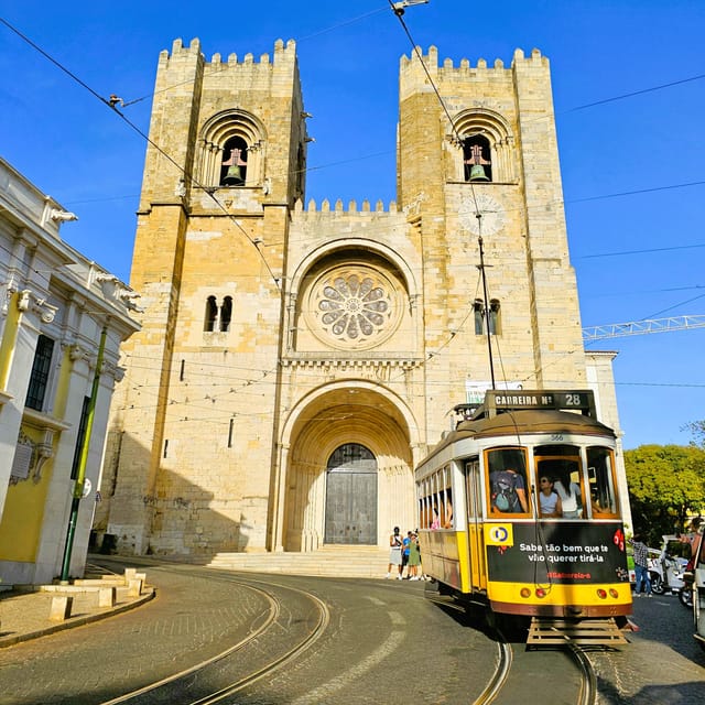 Lisbon: Oldtown and alfama 90 min by tuktuk - Why Opt for a Tuk-tuk Tour in Lisbon?
