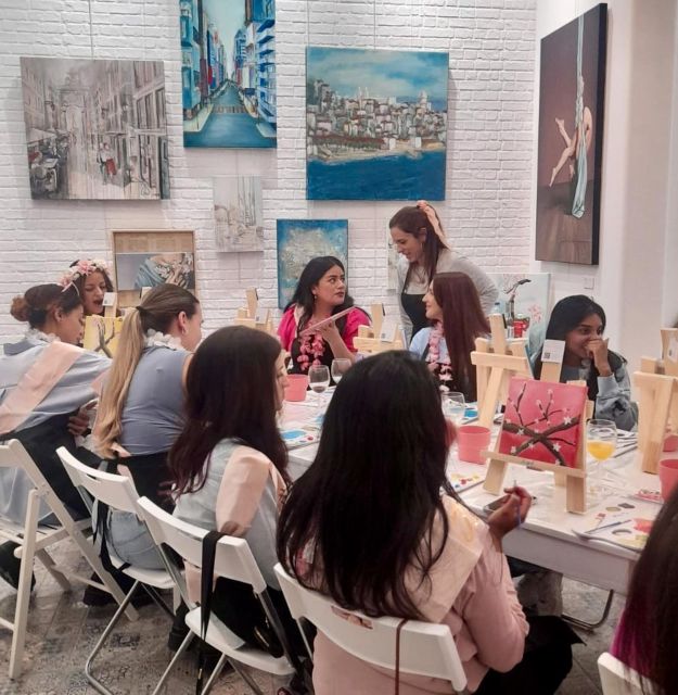 Lisbon: Paint and Sip in an Art Gallery With Portuguese Wine - Curated Wine Selection
