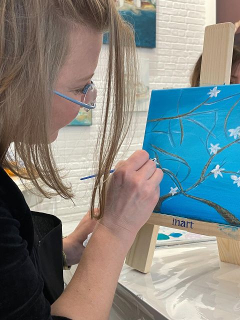 Lisbon: Paint and Sip in an Art Gallery With Portuguese Wine - Savor the Flavors