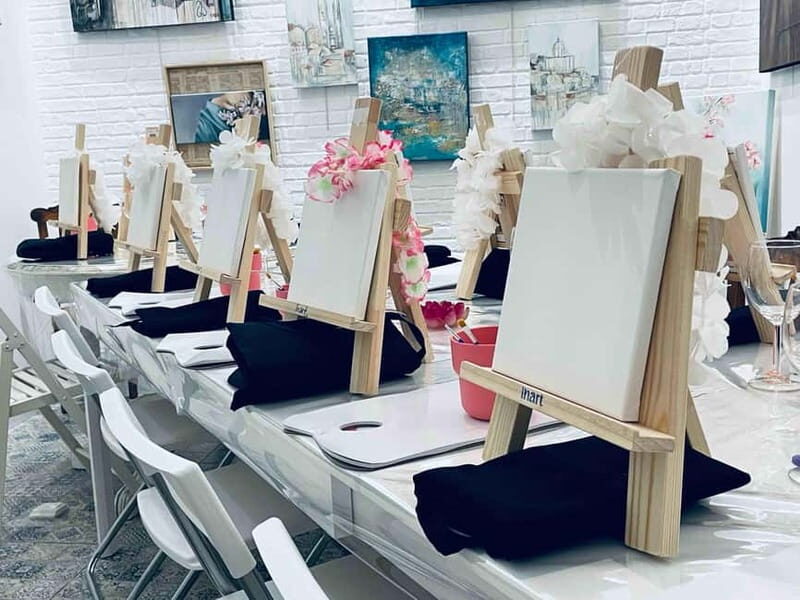 Lisbon: Painting Class in an Art Gallery - FAQ