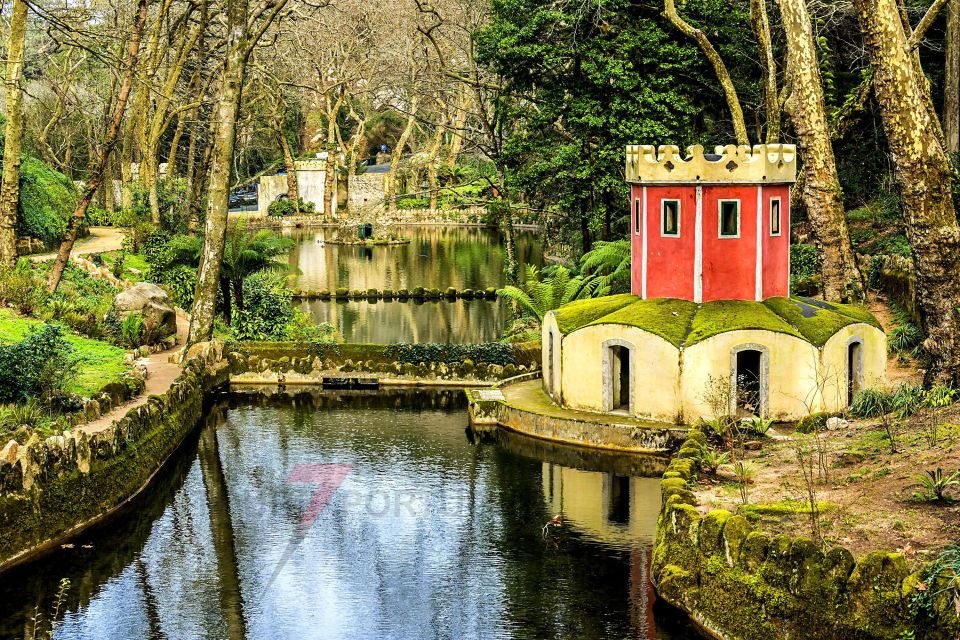 Lisbon: Pena Palace, Moorish Castle, Quinta Da Regaleira & Sintra - Sintra Old Town Stroll
