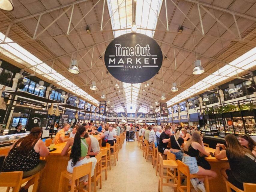 Lisbon: Private 4 Hours City Highlights Tour by Tuktuk - Key Stops