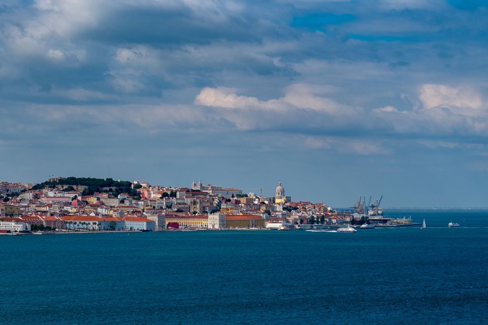 Lisbon: Private Cacilhas and Almada Walking Photo Tour - Panoramic Views of Lisbon