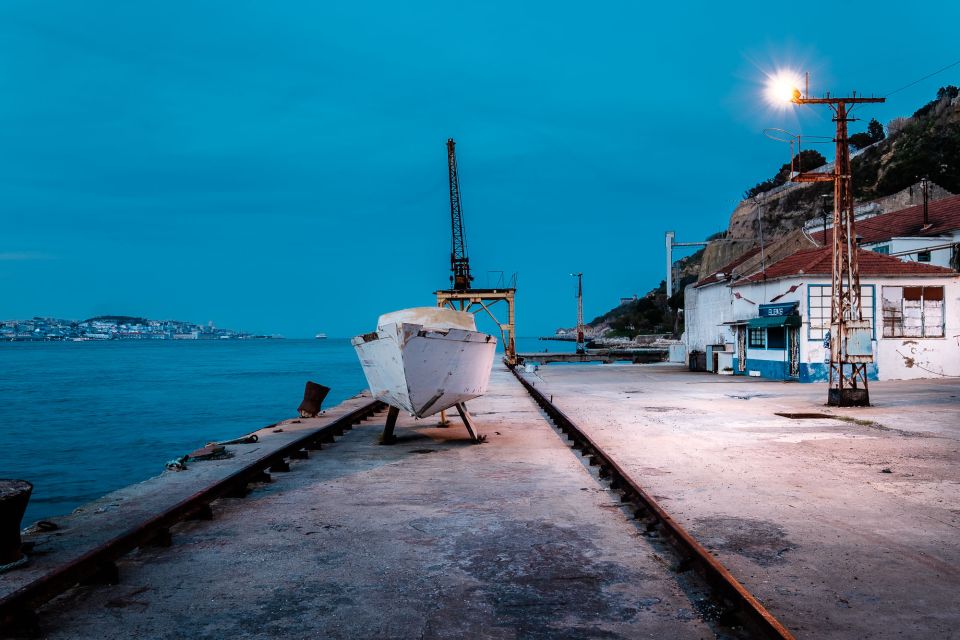 Lisbon: Private Cacilhas and Almada Walking Photo Tour - Museum of Contemporary Art