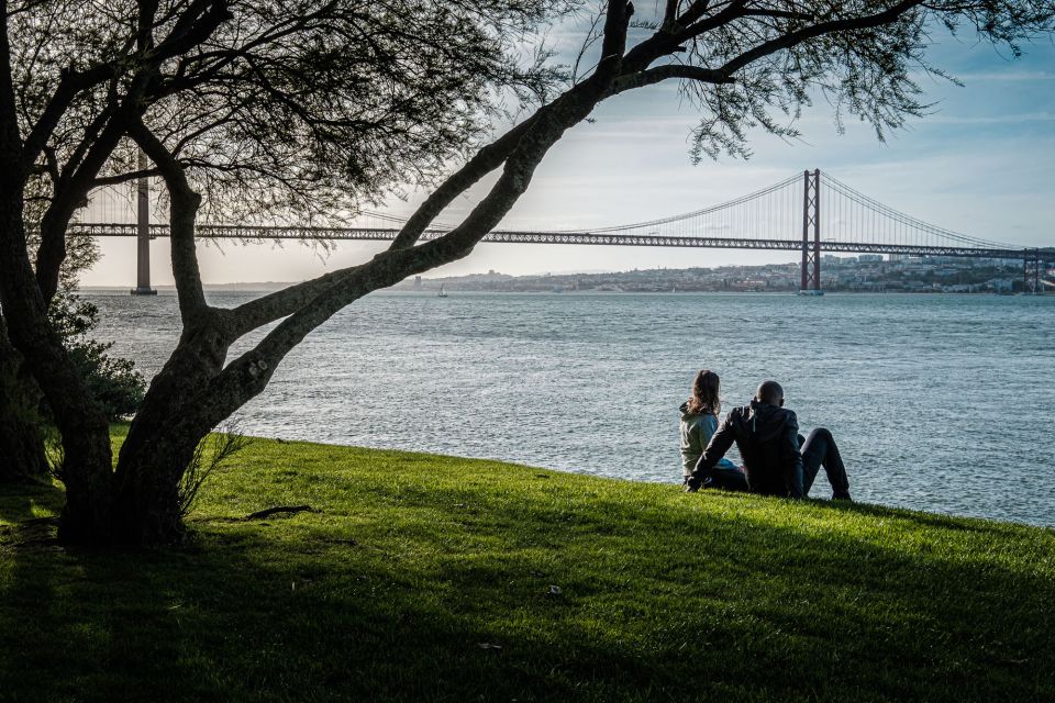 Lisbon: Private Cacilhas and Almada Walking Photo Tour - What to Bring
