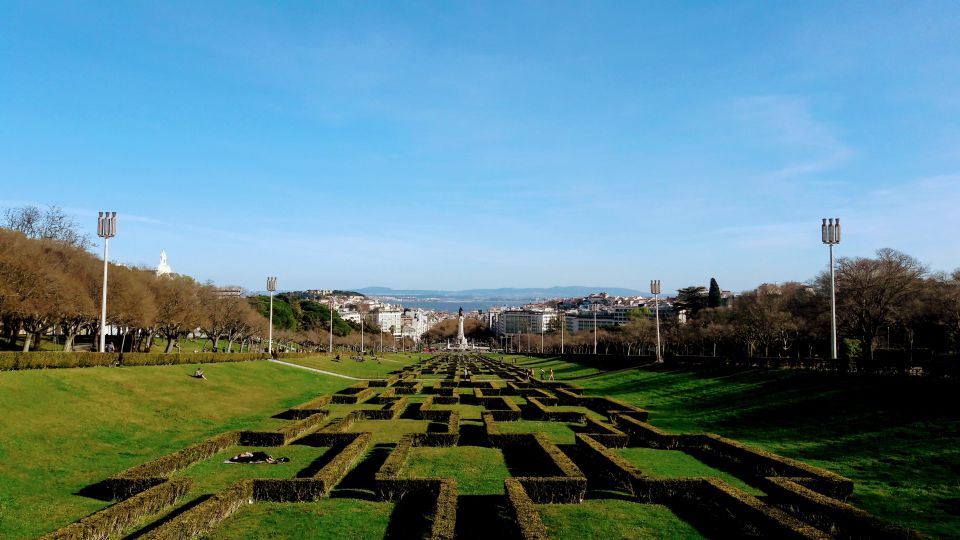 Lisbon Private Deluxe City Tour - Key Points