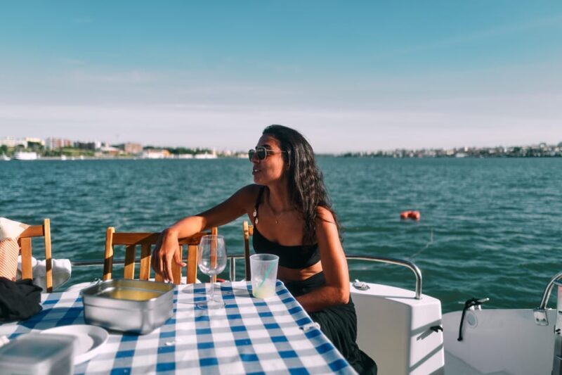 Lisbon: Private Luxury Catamaran Tour with Welcome Drink - Key Points