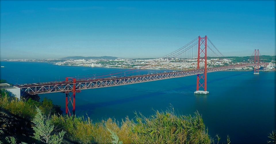 Lisbon: Private Luxury Coastline Tour - Exploring Cascais and Guincho