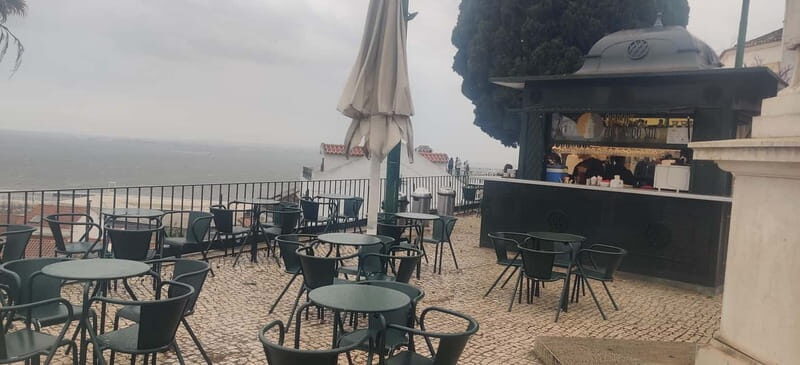 Lisbon: Private Tuk Tuk City Tour with Local Driver - An introduction to the experience