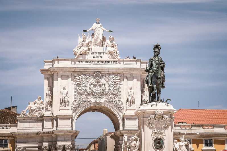 Lisbon: Private TukTuk Tour - The Experience of a TukTuk
