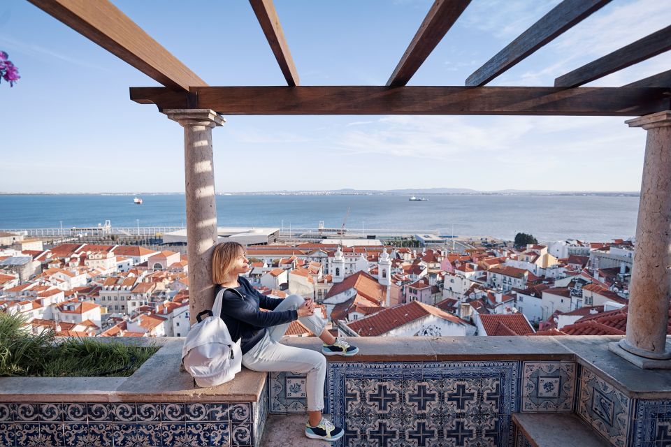 Lisbon: Professional Photoshoot at Alfama - Key Points