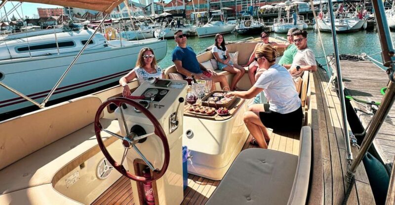 Lisbon: Relax in the Waves - Open Bar and Snacks at Sunset - Discovering Lisbon from the Water: A Comprehensive Review