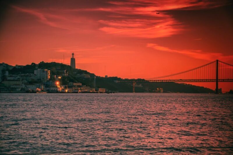 Lisbon: Sailboat Tour w/ Local Guide and Open Bar Green Wine - An In-Depth Look at the Experience