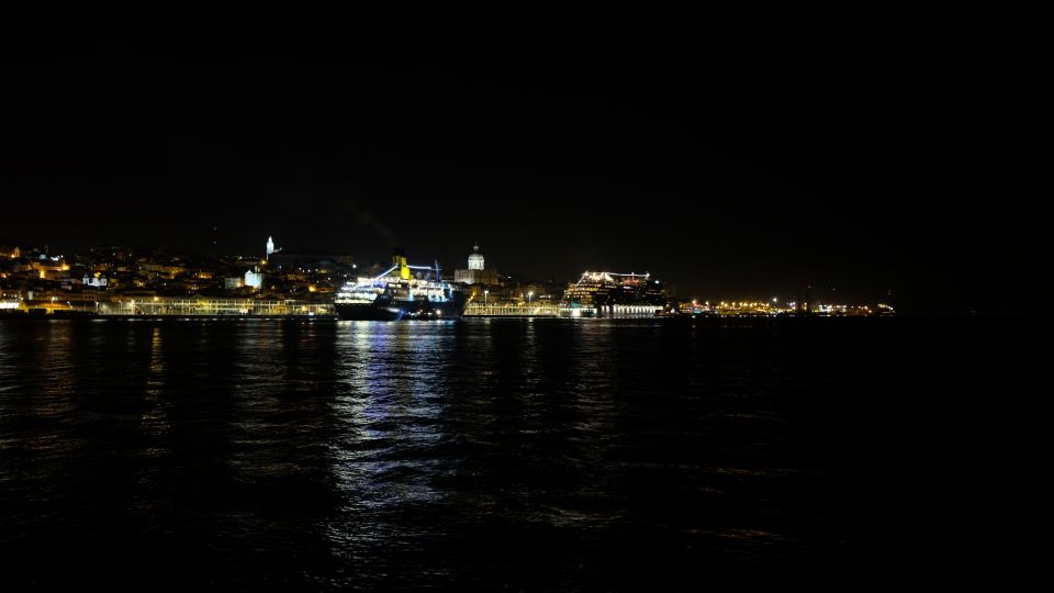 Lisbon: Sailing Tour by Night - What to Bring