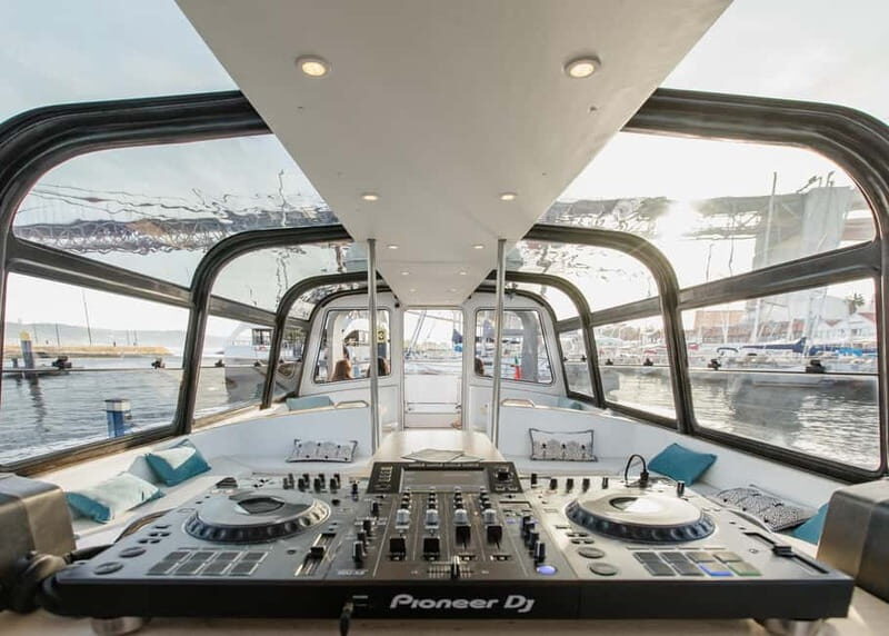 Lisbon: Sangria Vibes & DJ Cruise- Open bar on a Luxury Boat - A Luxurious Spin on Lisbon’s Nightlife  