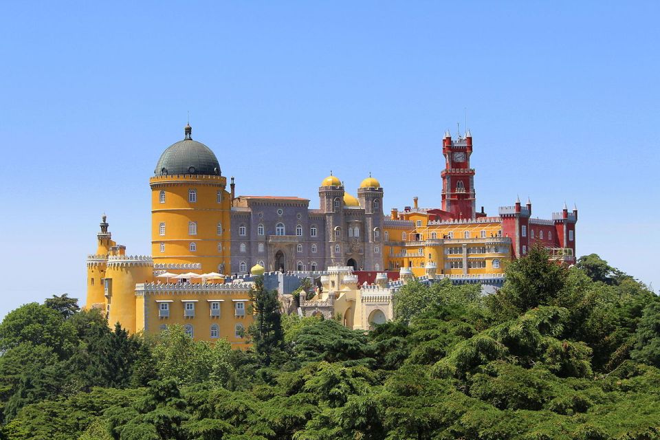 Lisbon: Sintra, Pena Palace, Cabo Da Roca & Cascais Day Trip - Strolling Through Cascais
