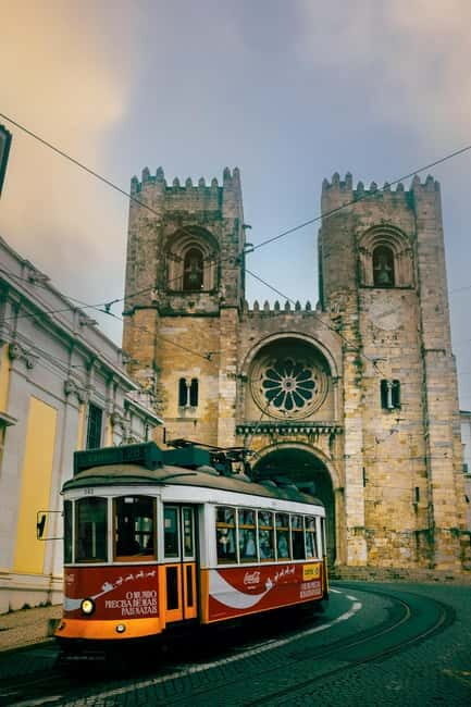 Lisbon: Street Photography Tour Sunrise or Sunset - What to Expect from the Lisbon Street Photography Tour