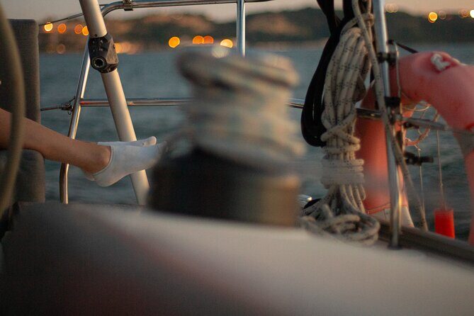 Lisbon Sunset Boat Cruise Tour With Drinks Included - Key Points