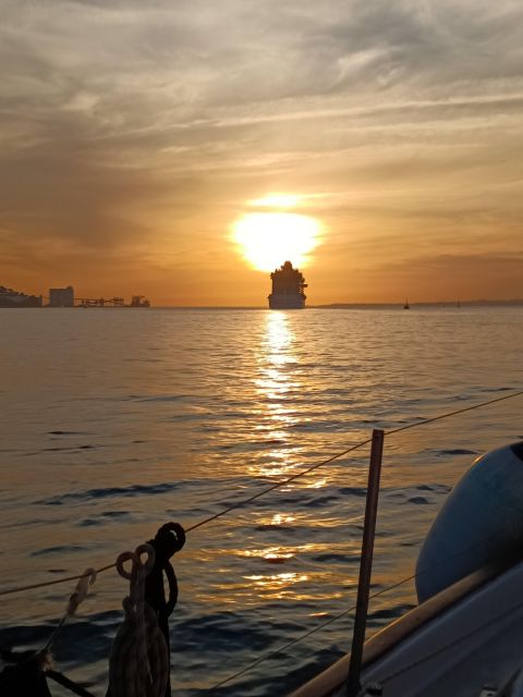 Lisbon: Sunset Boat Cruise Tour With Drinks - Best Time to Experience