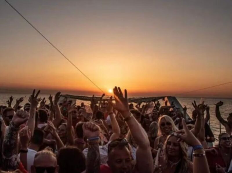 Lisbon: Sunset Boat Party Cruise with DJ and Open Bar - Who Should Consider This Tour?