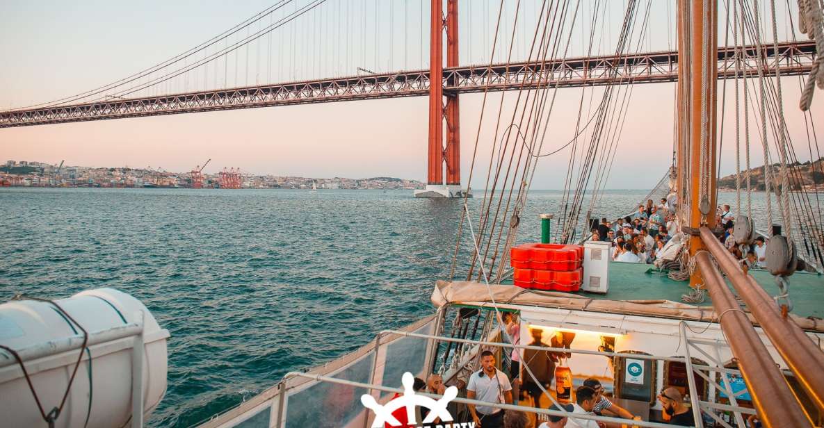 Lisbon: Sunset Boat Party With 2 Drinks and Free Club Entry - Experience Highlights