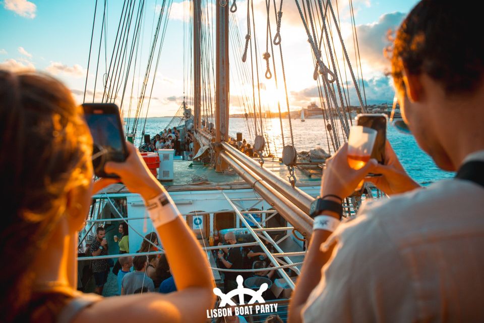 Lisbon: Sunset Boat Party With 2 Drinks and Free Club Entry - Booking Process
