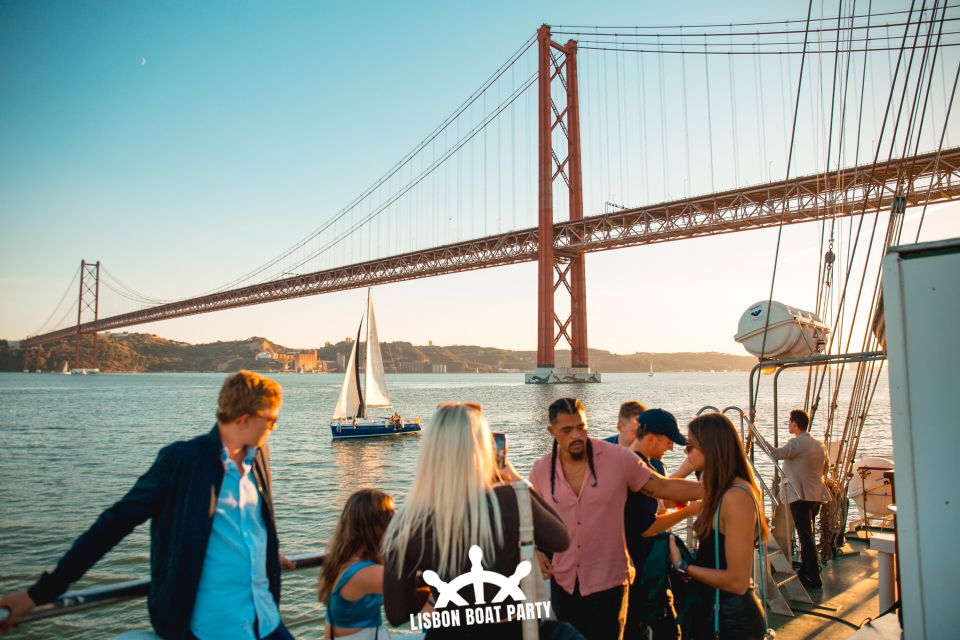 Lisbon: Sunset Boat Party With 2 Drinks and Free Club Entry - Customer Feedback