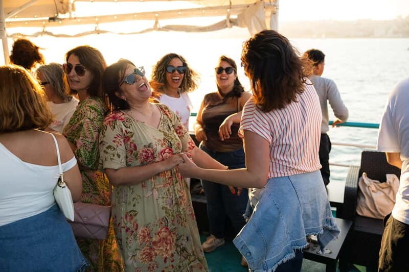 Lisbon: Sunset Boat Tour with Music and Drinks - References