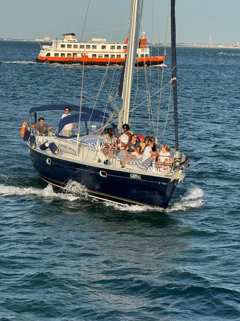 Lisbon: Sunset boat tour with wine - Key Points  