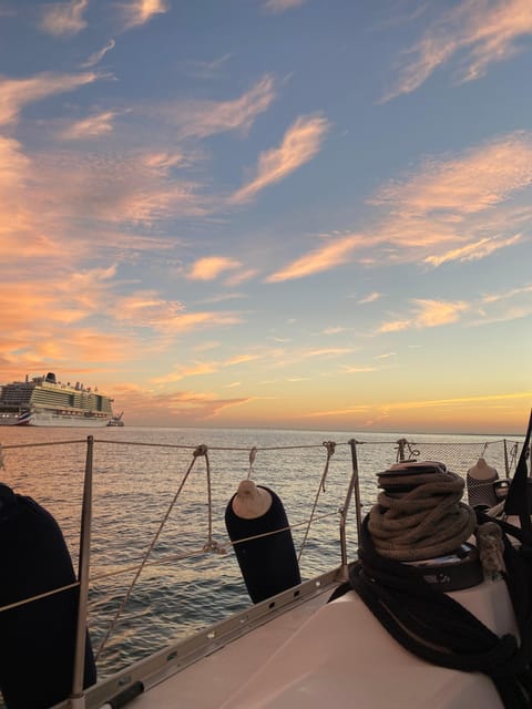 Lisbon: Sunset boat tour with wine - FAQ