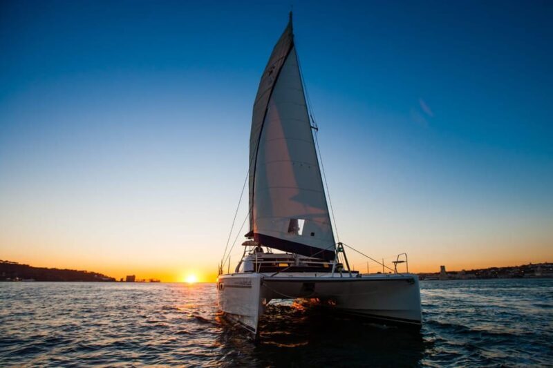 Lisbon: Sunset Catamaran Cruise, Music and Open Bar - Key Points