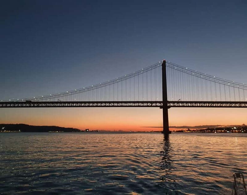 Lisbon: Sunset Catamaran Cruise with Drinks - FAQ
