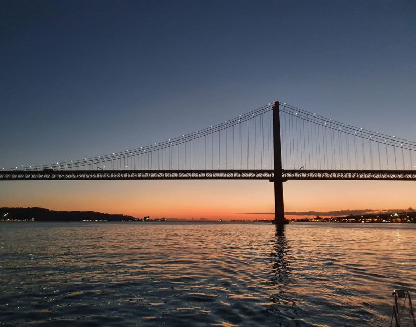 Lisbon: Sunset Catamaran Cruise With Welcome Drink - Landmarks and Attractions