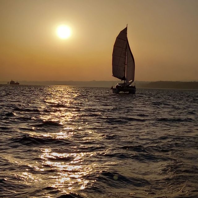 Lisbon: Sunset Catamaran Cruise With Welcome Drink - Getting to the Cruise