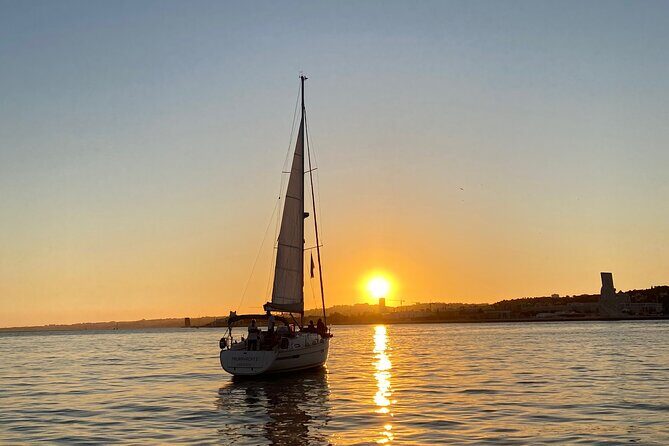 Lisbon Sunset Sailing Experience with Drinks - Key Points