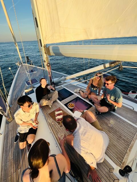 Lisbon: Sunset Sailing with Drinks and Snacks (2,5 hours) - FAQ